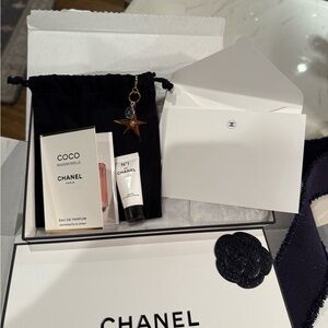 🌺CHANEL Gift box with travel size set and Charm🌺